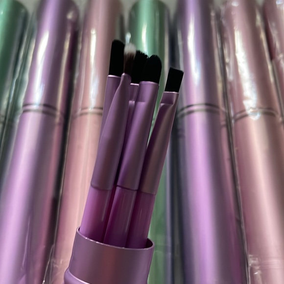 Makeup brushes - Picture 2 of 3